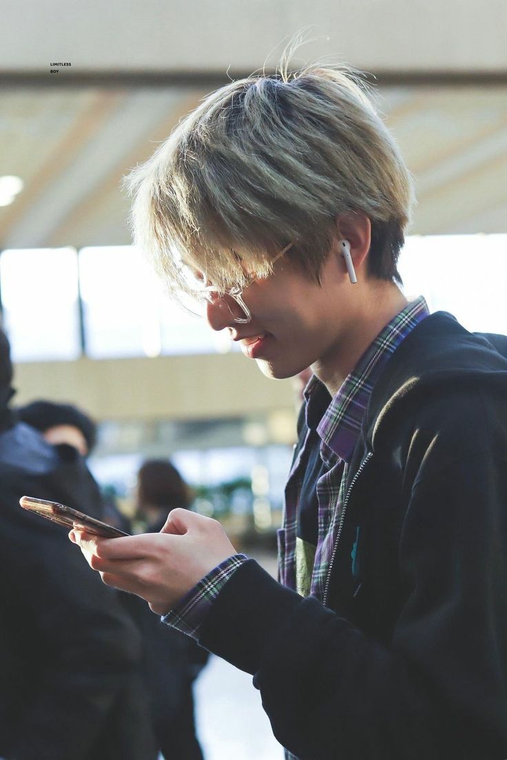 park jaehyung airport pics as movie stills- a thread