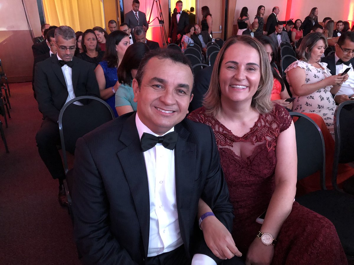 pastorotimar's tweet photo. Pv.18:22
Você já #achou a tua #esposa?
“O que acha uma esposa acha o bem e alcançou a benevolência do SENHOR.”
Detalhes:
✅Achar, sugere busca e procura!
✅A esposa é um bem espiritual e uma dádiva de Deus!
Procure-a no lugar certo e com muita oração!#rpSp
#euoroas6horas https://t.co/2pZD6M63cK