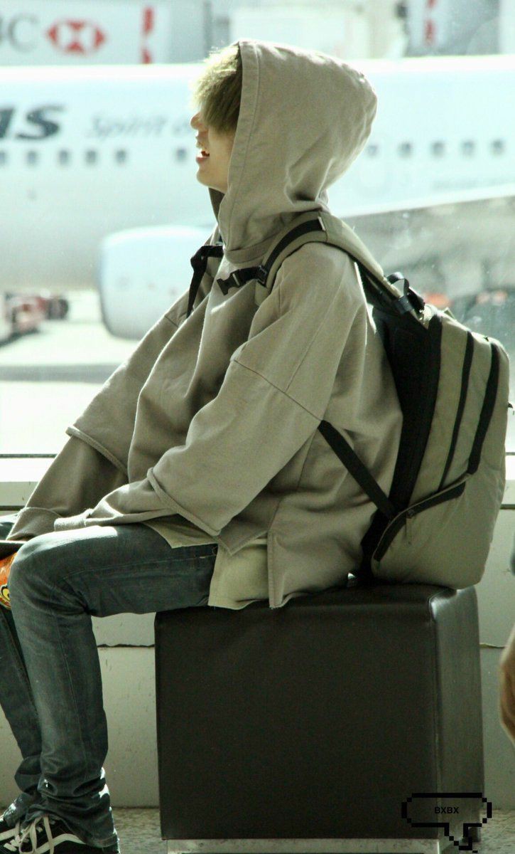park jaehyung airport pics as movie stills- a thread