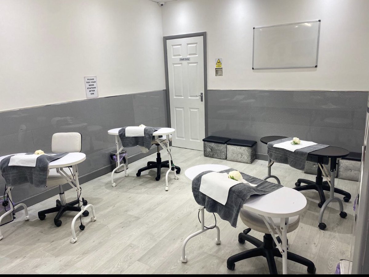 Gglamsalon's tweet image. Our training rooms all  deep cleaned and ready for  students to return to their practical classes.
If you want to enrol for a course in Nail tech, Massage, hairdressing or make up message us or drop us a call 01708732177  #courses #beautycourse #haircourse #free #romford #funding