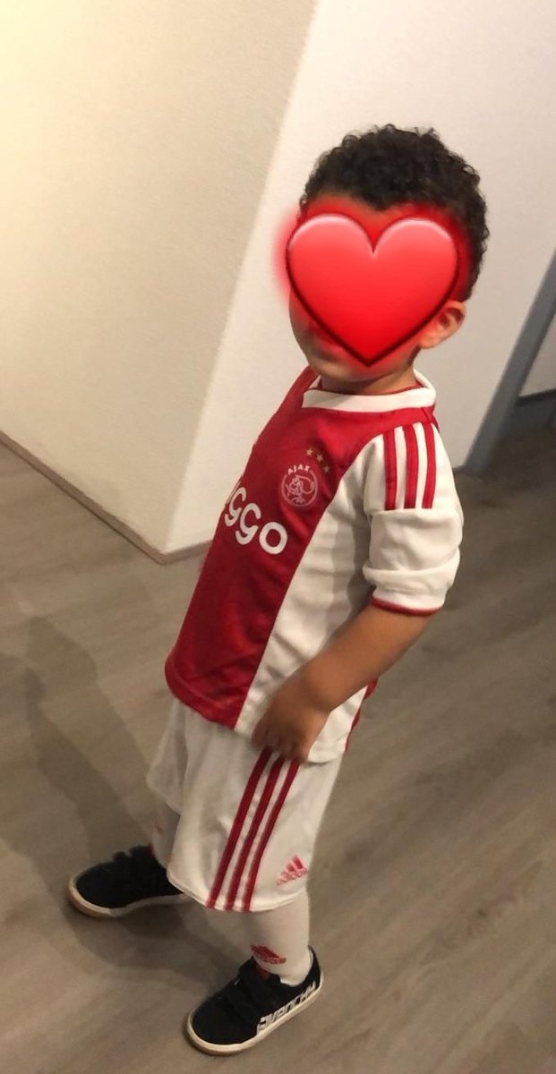 Sakiientje's tweet photo. Jong geleerd is oud gedaan!
@AFCAjax , jullie hebben er een #Ajacied ❌❌❌ bij! 😍
#SupportfromtheStart #Neefje #Amsterdam https://t.co/qUf7LIYKyT