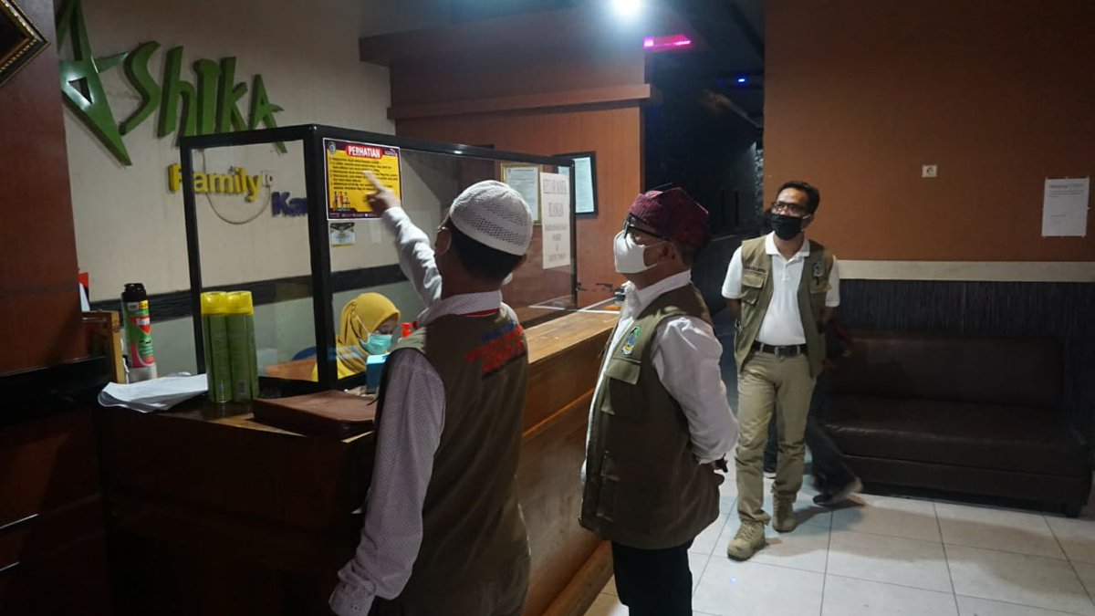 anacleto52's tweet photo. Patroli Pengendalian SOP Protokol Kesehatan New Normal terus dilakukan mudah2an masy semakin sadar utk terhindar dari Covid-19. https://t.co/K9cnSypr5s