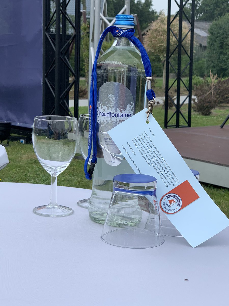 schrijvenopreis's tweet photo. Mooi feestje in de haven gisteren! Dank #skipsmaritiem @billyjoelexperi @LXeventsupport #hindeloopen #zomer2020 #zeilen #vakantie #opgepasteafstand https://t.co/yhCL3jQtkN