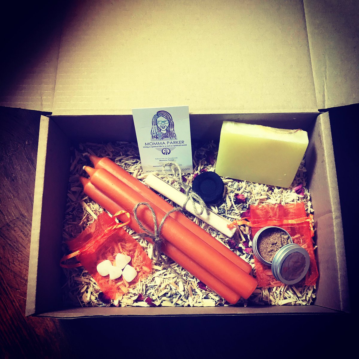 Mommaparker2's tweet photo. Loads of personalised gift boxes leaving Momma Parker HQ at https://t.co/ORnldo1SbS I love putting #PositiveVibes into them all #womaninbiz #QueenOf https://t.co/HrRJKOrxCY