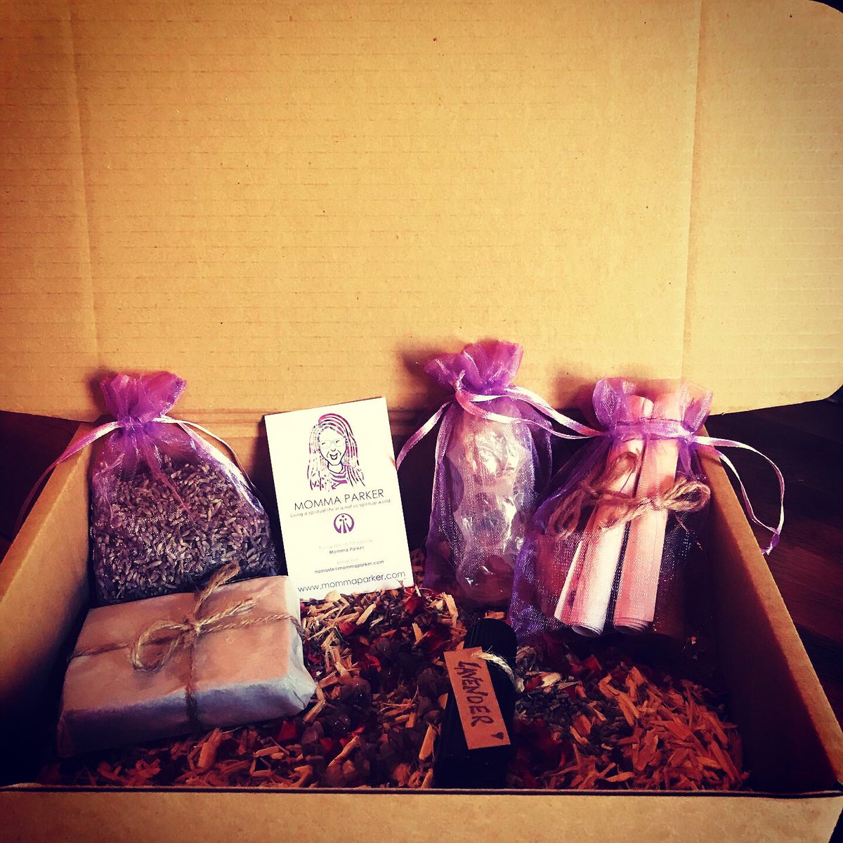 Mommaparker2's tweet photo. Loads of personalised gift boxes leaving Momma Parker HQ at https://t.co/ORnldo1SbS I love putting #PositiveVibes into them all #womaninbiz #QueenOf https://t.co/HrRJKOrxCY