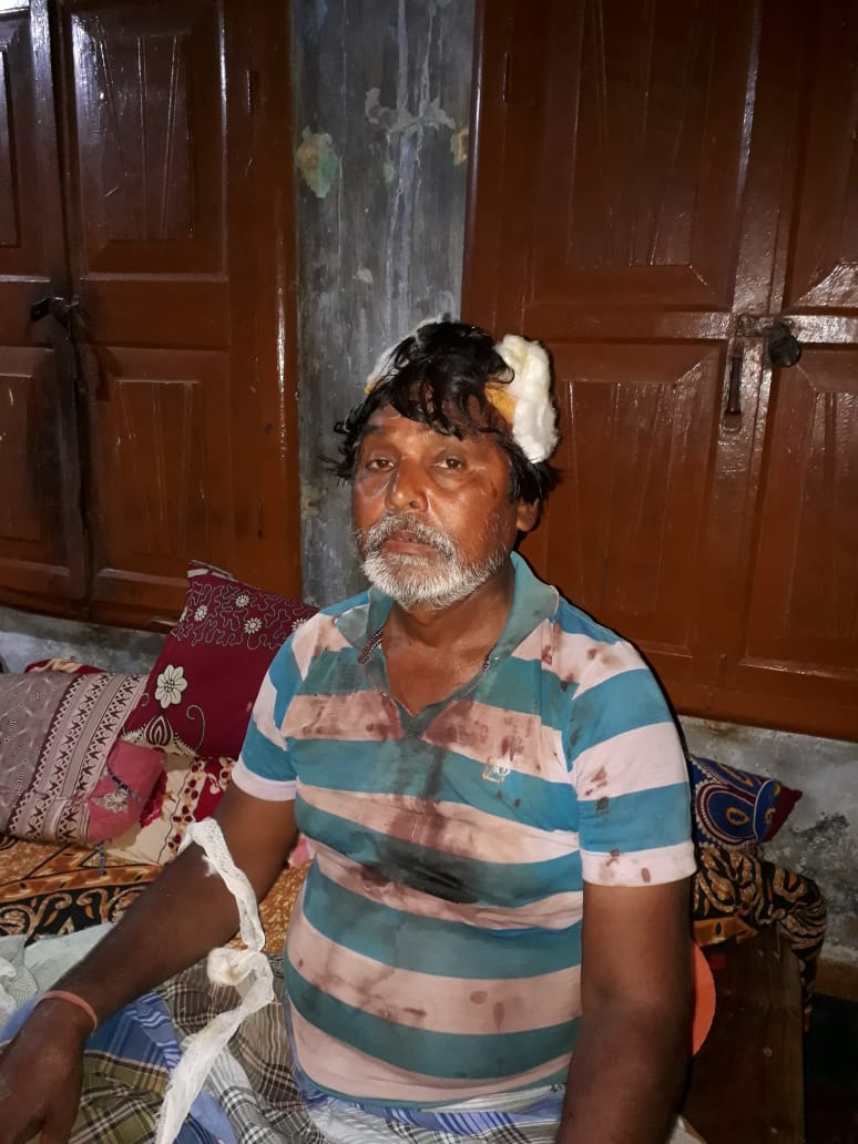 bons186's tweet photo. @dc_sahibganj  justice to prabhu dayal  village bakudih jharkhand. Please help police is not taking action against the culprit. @JharkhandPolice @JharkhandCMO. They got beaten very badly.😭😭 https://t.co/nAxOQwjU8E