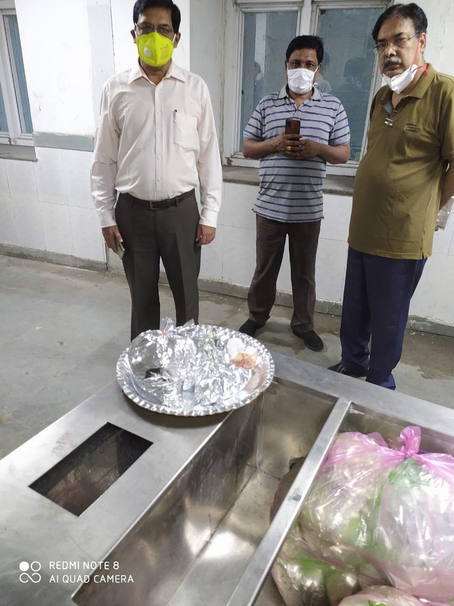 angul_dm's tweet photo. On a suprise visit today Collector visited the COVID Hospital,Talcher.He checked the condition &amp; quality of meals provided to patients &amp; had a detailed discussion with the medical staff there.He personally tasted the lunch meant for patients.@Naveen_Odisha @SecyChief @BPSethi https://t.co/nfA2P2mJBe