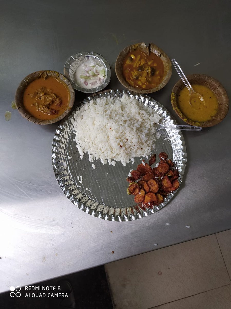 angul_dm's tweet photo. On a suprise visit today Collector visited the COVID Hospital,Talcher.He checked the condition &amp; quality of meals provided to patients &amp; had a detailed discussion with the medical staff there.He personally tasted the lunch meant for patients.@Naveen_Odisha @SecyChief @BPSethi https://t.co/nfA2P2mJBe