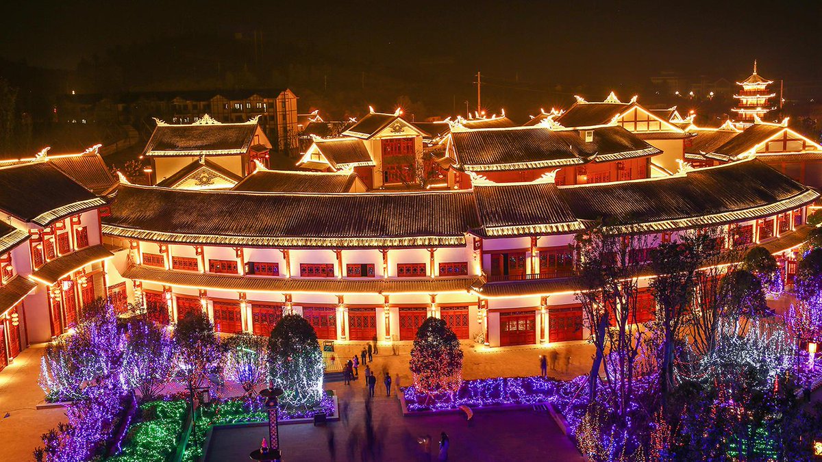 VivreauGuizhou's tweet photo. Dans le comté de #Dafang (ville de #Bijie, province du #Guizhou), il y a une destination touristique bien connue : le bourg ancien de #Shexiang, où vous trouverez non seulement des villages idylliques avec un charme antique et des paysages pittoresques, tels que la mer de fleurs. https://t.co/cunePqoqqS