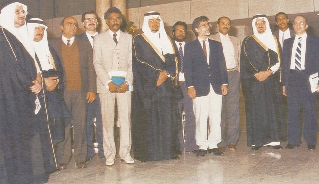 _KFF_'s tweet photo. Some of the students that have benefited from #KFFScholarships take in a commemorative photograph with Prince #KhalidAlfaisal, Prince #TurkiAlfaisal and Prince #SaadAlfaisal
#OldPics
#FaithKnowledgeWork #80s https://t.co/L0Fm53yu4X