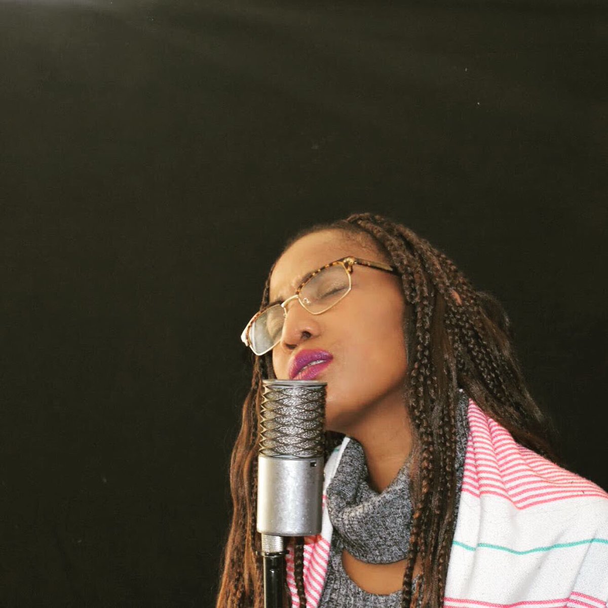 MathaboMusic's tweet photo. Late post: My 67 minutes was spent using my God-given talent to play my part in making sure that another incredibly talented artist gets the recognition he deserves @freshman_dj my #MandelaDay gift is for you. Watch this space! #TMA#Mudita#67Minutes https://t.co/ZAwHJOJbJQ