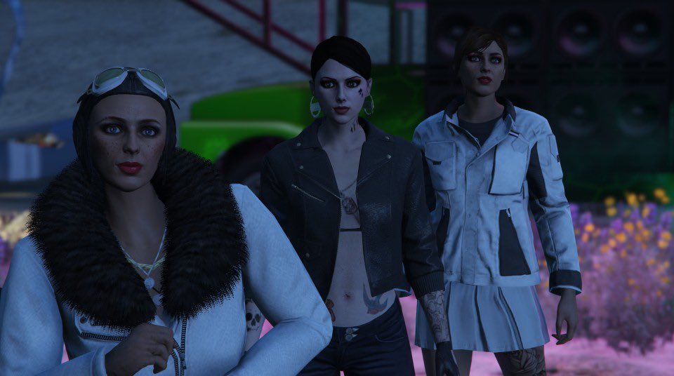 AshyAmethyst's tweet photo. Meeting Efin 5exy "5exy 5moking 5kywriters"🛫🛬 #GTAVOnline #RockstarGames #5exy #EfinSecsy https://t.co/XD7VPbx2TA