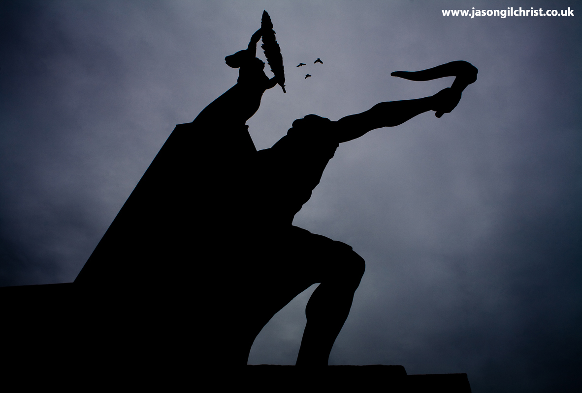 jgilchrist13's tweet photo. Freedom of the crows. Szabadság-szobor/Freedom Statue/Liberty Statue. Monument. Budapest, Hungary. #crows #Corvuscorone #Szabadságszobor #freedomstatue #libertystatue #freedom #birds #birding #birdwatching #birdphotography #statue #ThePhotoHour #Budapest #Hungary #Magyarország https://t.co/SZKNsVDCct
