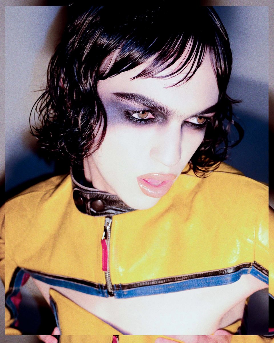 JPGaultier's tweet photo. Please give me the pride eye.
@milkmakeup
Style by #LisaJarvis.
Makeup by #SamVisser.
Photographed by #MarcusCooper. https://t.co/jnVuG9W87l