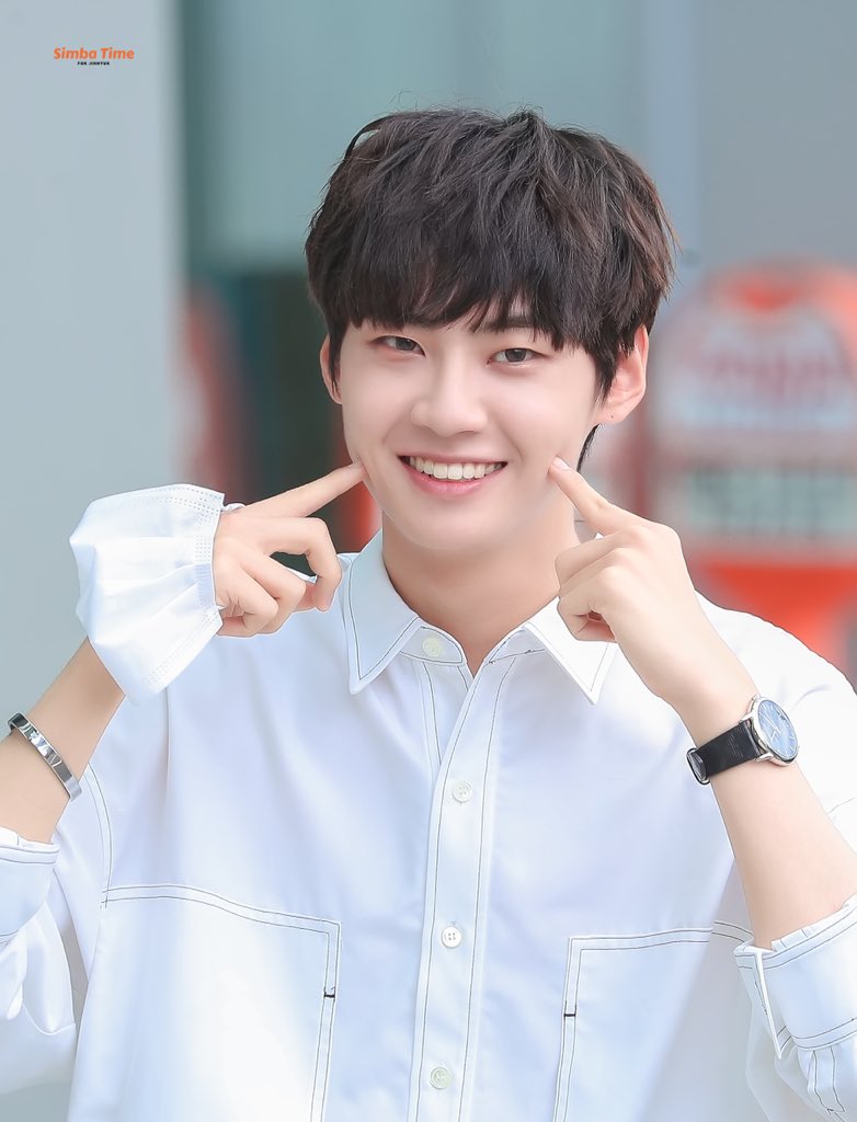 SimbaTime0608's tweet photo. 💙💙💙 Will be always there for you 💙💙💙

#끝판대장_이진혁_더놀자난장판
#서로에게_단비가될_우리
#이진혁 #LEEJINHYUK #イジンヒョク #李鎮赫 #브이태양 #Splash #난장판 #Bedlam https://t.co/RJEvdzkAuy