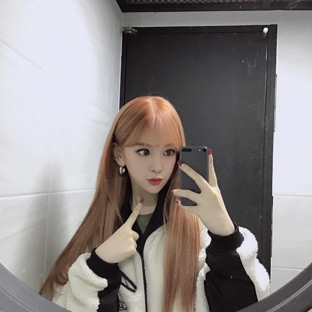 ANS_official_'s tweet photo. [#로연]
깡총-🐰쥬하🎀 오늘은 오렌지오렌지한 오렌지쥬🍊시절 ! 여러분 기억 나세요? ㅎㅎ 오늘은 상큼한 밤 되시고! 내일도 상큼하게 화이팅해요💗💗
#ANS #AngelNSoul #에이엔에스
#ROYEON https://t.co/OLNn4nqA3a