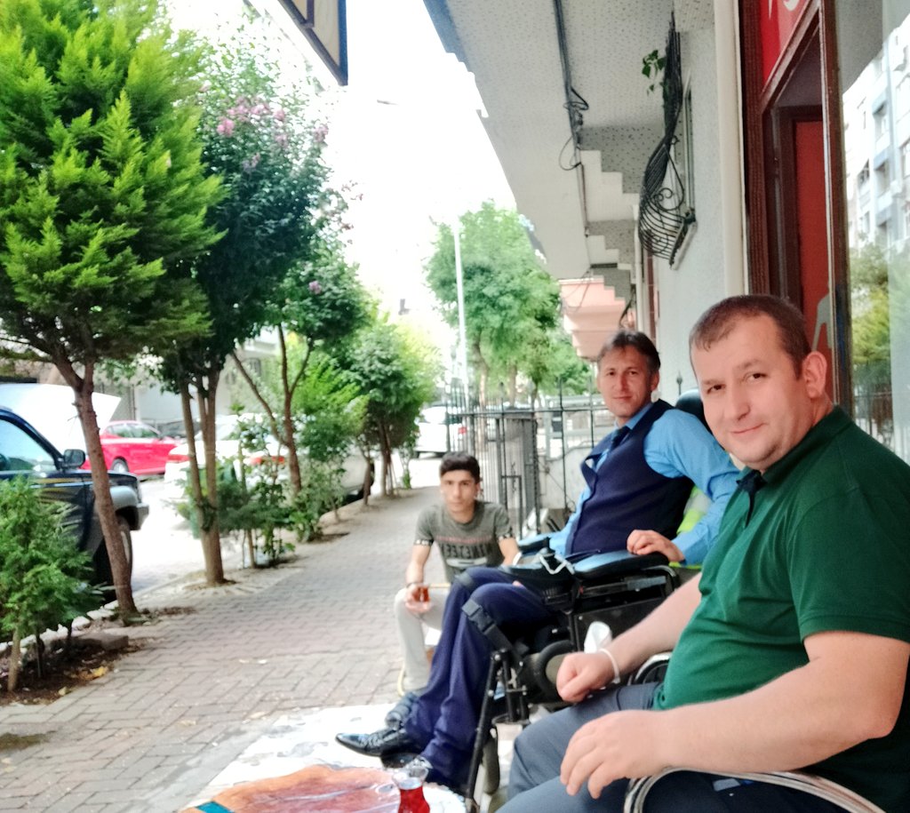 Adımlarınızın biçiminin ne önemi var mühim olan yürüyüşümüzle sevgi ve dostluk köprüsünü geçmektir.