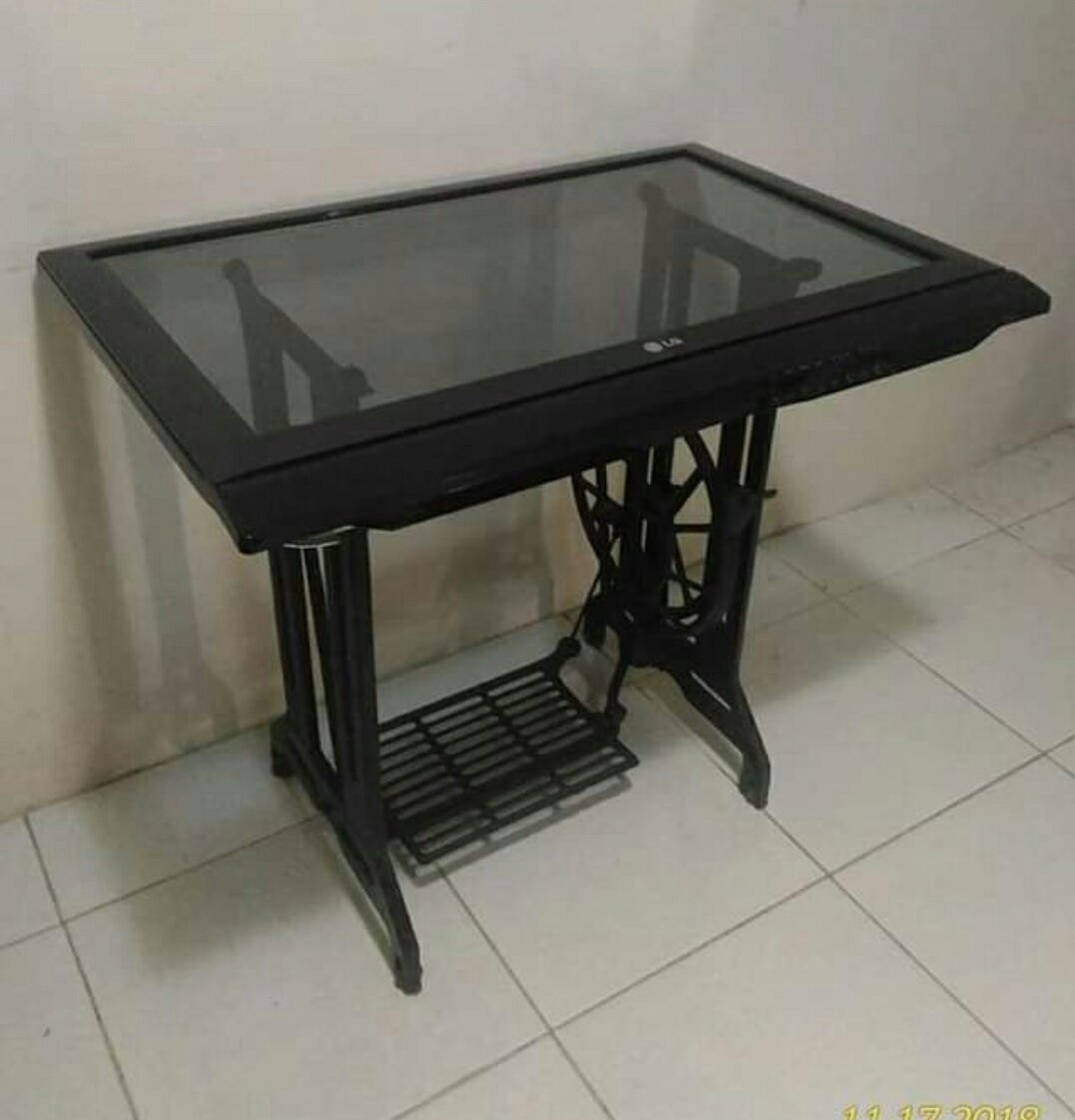 bobis71's tweet photo. #KMJS15 #LGPlasmaTV #OldSewingMachine Hindi ito vintage pero maganda talaga gawin table stand ang sewing machine. Ginamit ko na table top ang lumang LG plasma TV https://t.co/bViFtiNXRV