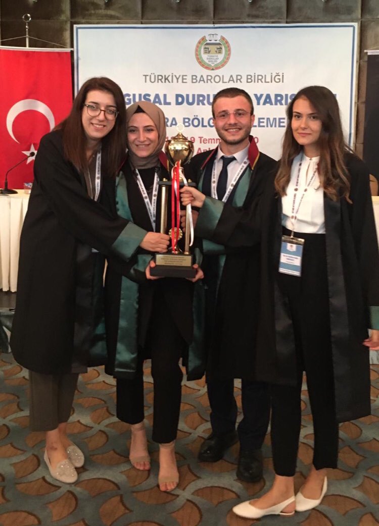 TBB.2020 Kurgusal Duruşma yarışmasında Marmara Bölgesi 1. olan genç meslektaşlarımıza bize bu gururu yaşattıkları için çok teşekkür ederiz. <a href="/kocaelibarosu/">Kocaeli Barosu</a> <a href="/StajyerKocaeli/">Kocaeli Barosu Stajyer Avukatlar</a>