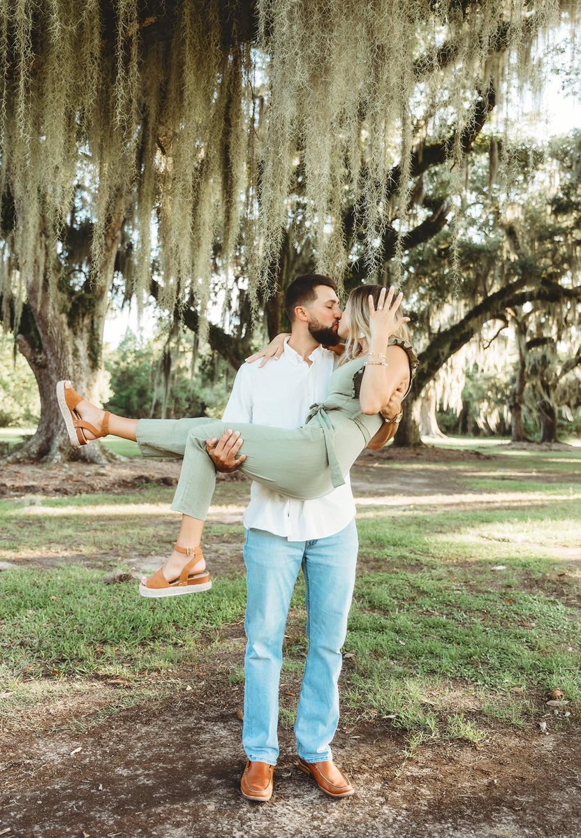 MarAddison_'s tweet photo. WE’RE ENGAGED!!!!!!!! 💍 https://t.co/pd6VB7HEC1