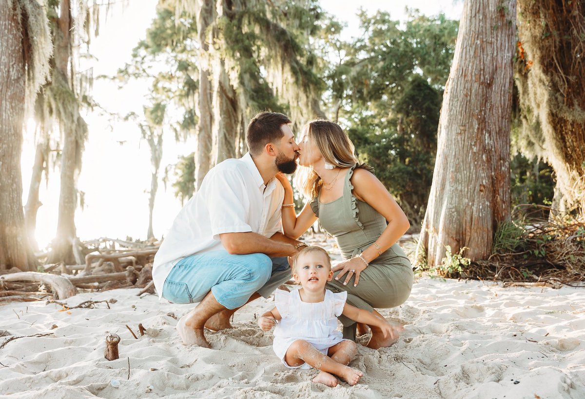 MarAddison_'s tweet photo. WE’RE ENGAGED!!!!!!!! 💍 https://t.co/pd6VB7HEC1