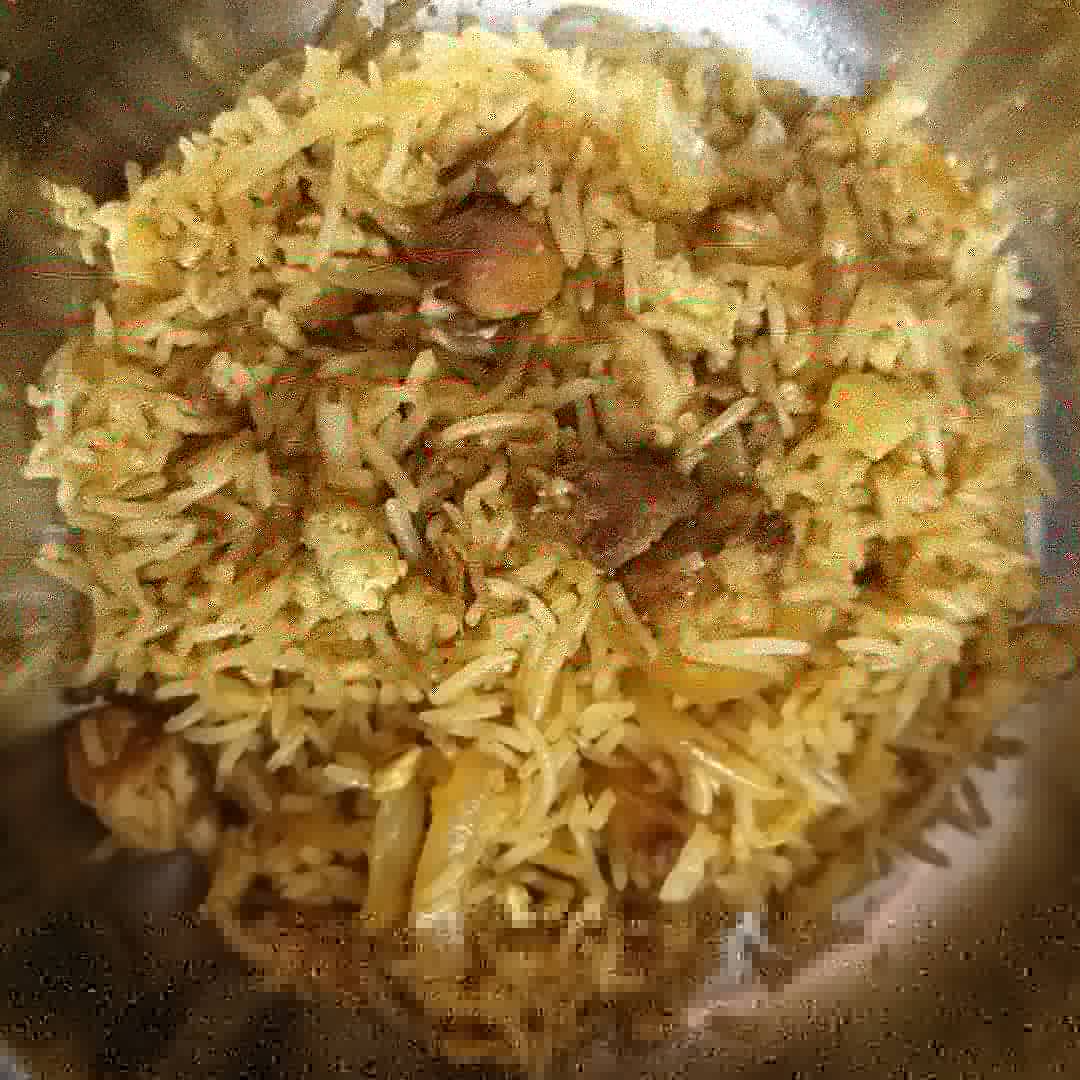 PriyaDarshniP's tweet photo. Replication by Image : Not as Easy as it Looks!
Chicken Rice, because a SASTRA passout missed Green Leaf. (July 13, 2020) Refer second and third pictures.
IC : @yagaa_gowtham
#chicken65 #friedrice #homecooking #PPDKitchen #foodporn #foodgasm #sastrauniversity #greenleafrestaurant https://t.co/bE2FaRBc3k