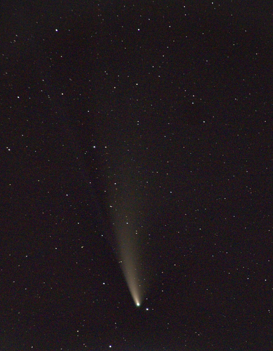 YuriyDulich's tweet photo. Result of our photo observation of Comet C/2020 F3 (NEOWISE) ☄️ in center ok Kyiv near Dnipro river
#kyiv #nightkyiv #comet2020 #comet #astrophoto #astronomy https://t.co/VjG8yqZtJN
