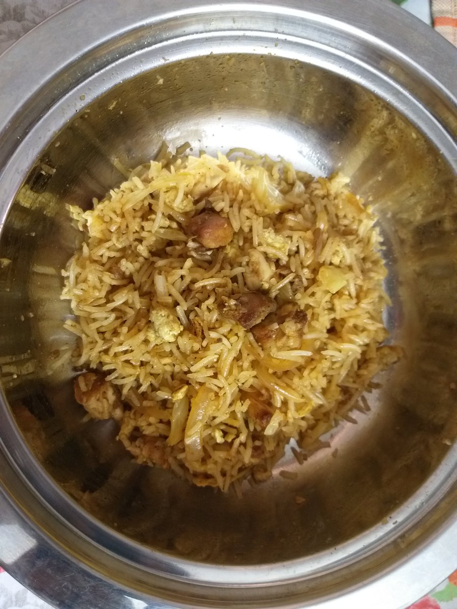 PriyaDarshniP's tweet photo. Replication by Image : Not as Easy as it Looks!
Chicken Rice, because a SASTRA passout missed Green Leaf. (July 13, 2020) Refer second and third pictures.
IC : @yagaa_gowtham
#chicken65 #friedrice #homecooking #PPDKitchen #foodporn #foodgasm #sastrauniversity #greenleafrestaurant https://t.co/bE2FaRBc3k