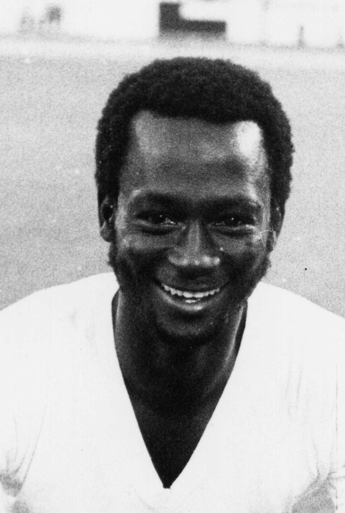 AHistoriaSFC's tweet photo. Nos dejó su juego, su sonrisa, la mejor peña de España, y la leyenda continua. Biri-Biri, siempre en nuestros corazones. https://t.co/X4fNOCCyZr