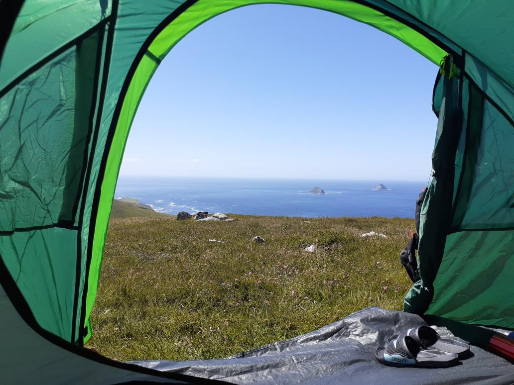 GerardPHorgan's tweet photo. Current view on Dursey Island - we've rarely seen a day like this...What a place it is. #DurseyIsland #WildAtlanticWay #Covid19Ireland #ThePositiveBlog @UCC @UCCWellDev https://t.co/Xsa6jYFVTI