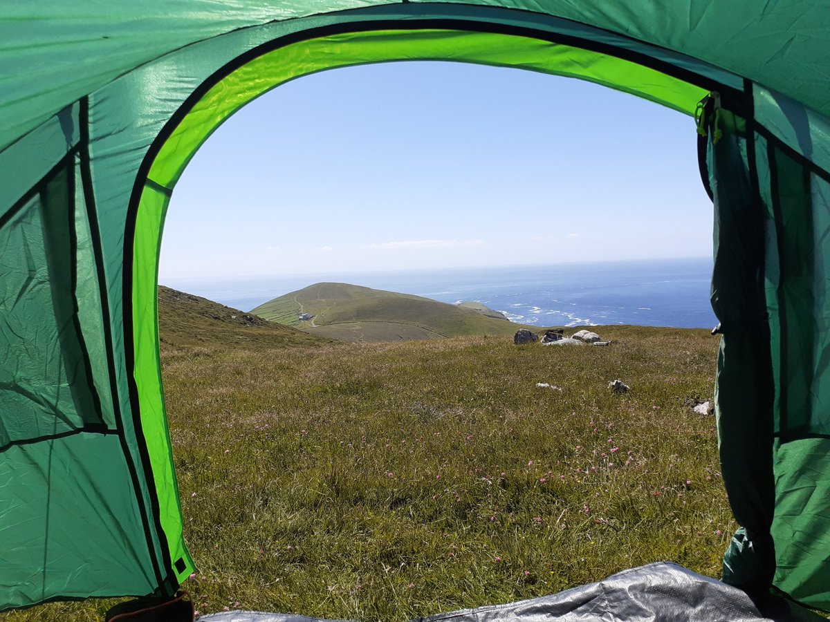 GerardPHorgan's tweet photo. Current view on Dursey Island - we've rarely seen a day like this...What a place it is. #DurseyIsland #WildAtlanticWay #Covid19Ireland #ThePositiveBlog @UCC @UCCWellDev https://t.co/Xsa6jYFVTI