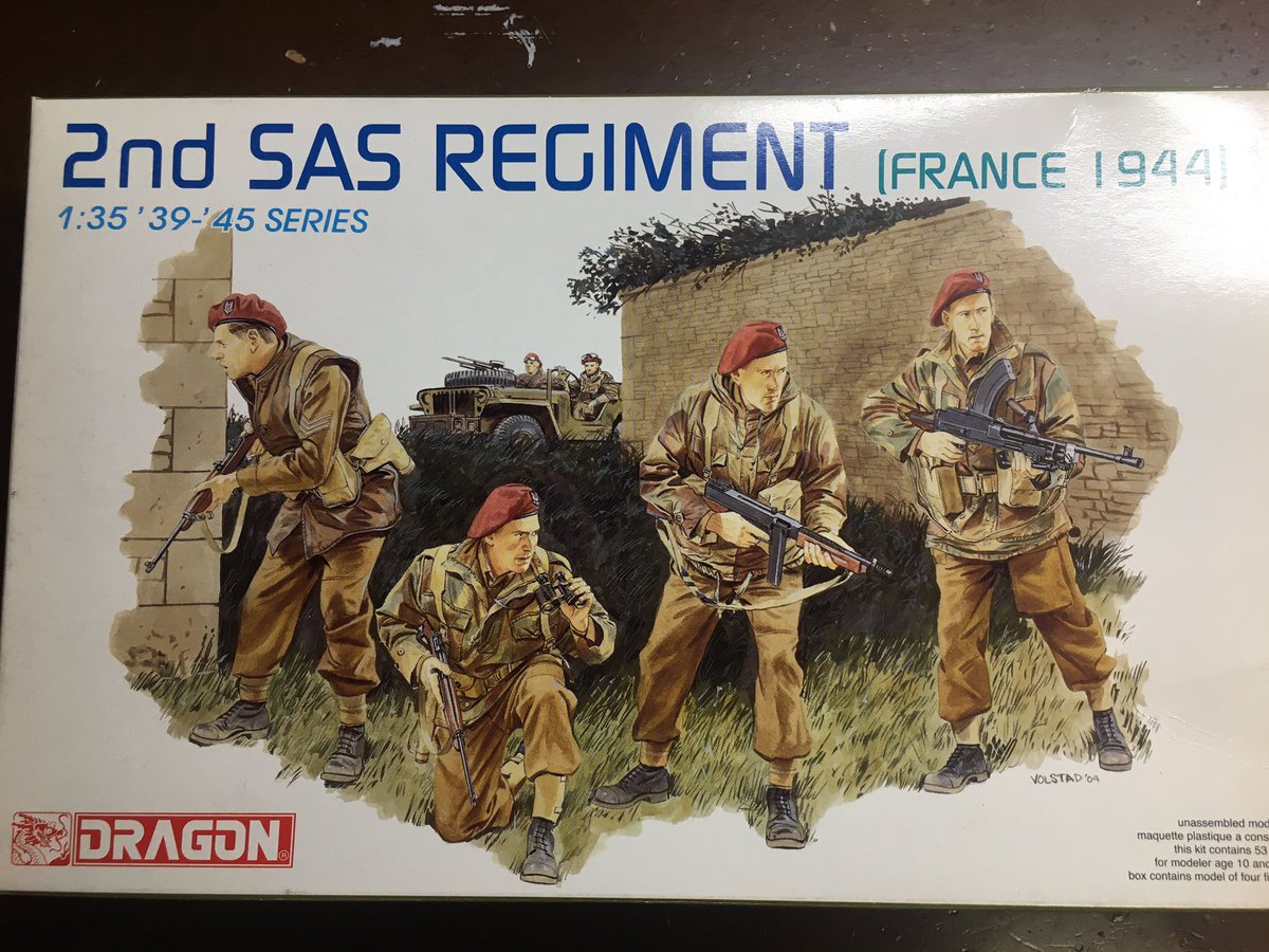 ソビヱツク 同じドラゴンの1 35のキットだとイギリス陸軍の特殊部隊の第2sas連隊 フランス 1944年 のキットも入手しました 第二次世界大戦中の欧州戦線のsasを再現したキットです 赤いベレー帽にバトルドレスジャケット 空挺部隊の迷彩服が かっこいい