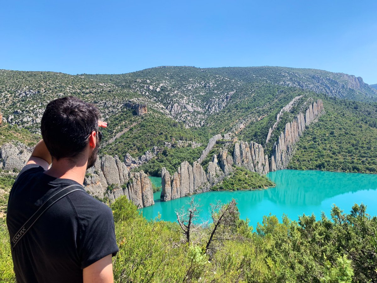 CronicoViajero's tweet photo. Le teníamos ganas y por fin hemos podido conocer uno de los monumentos naturales más bonitos que hemos visto: la Muralla China de Finestres, una de las joyas naturales de Aragón. ¡El directo es aún mejor que las fotos! https://t.co/V2Ms7sycFE