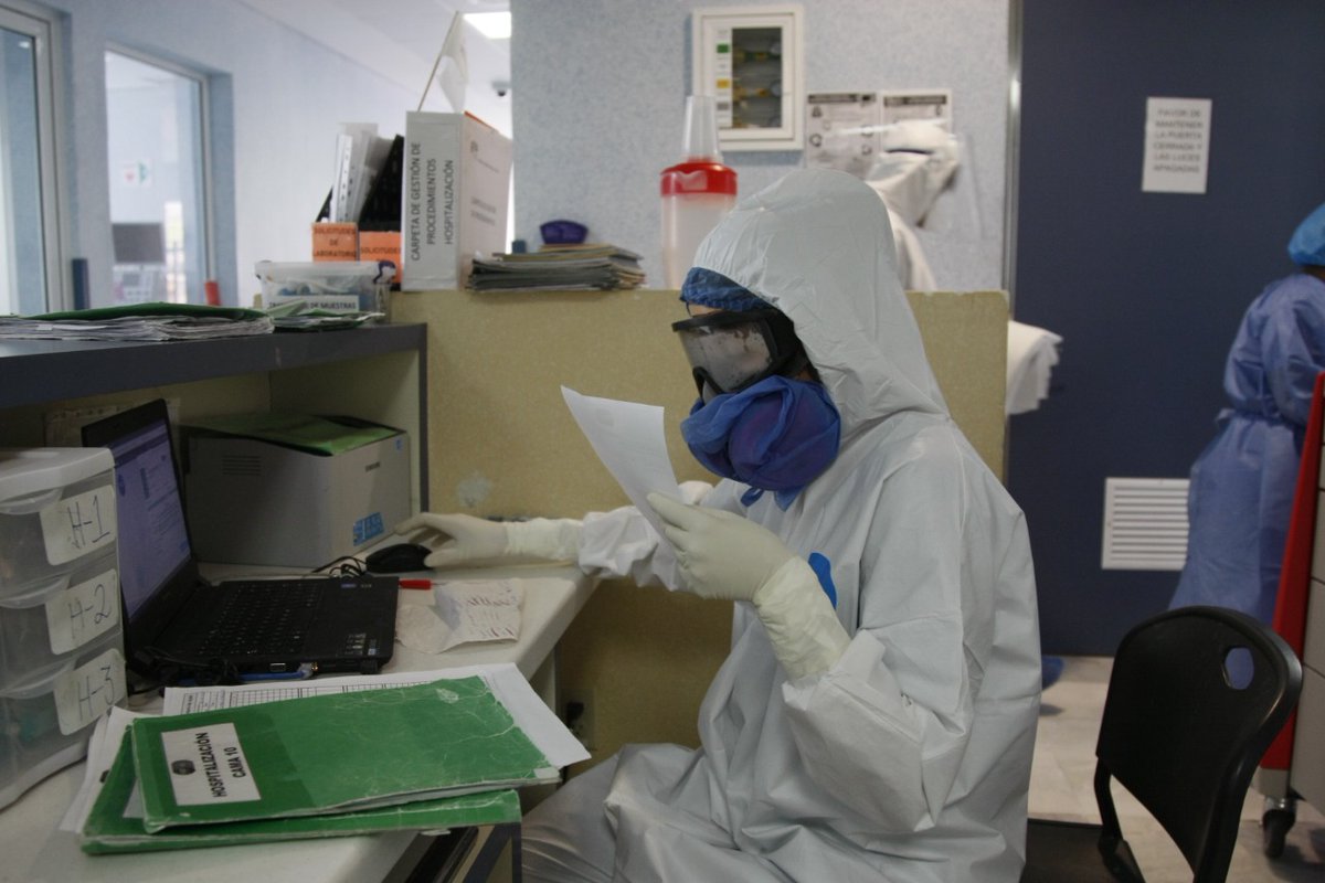 DanielDiazGto's tweet photo. Ayúdanos a disminuir la ocupación en hospitales por casos complicados de #coronavirus #UsaCubrebocas, #LavateLasManos, mantén la #SanaDistancia,  #UsaAlcoholGel y #QuedateEnCasa  ¡Vamos Guanajuato! Sí se puede. https://t.co/uXtGWdlpe7