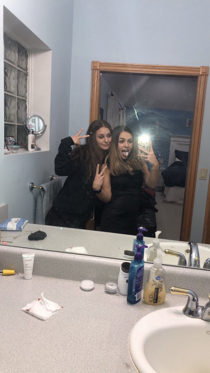 serena_bugli's tweet photo. happy birthday klo! thank u for being the best taco bell buddy. hope you have the best day...love you klo klo!!❤️🎉🥳 https://t.co/ILA2GYcz8k