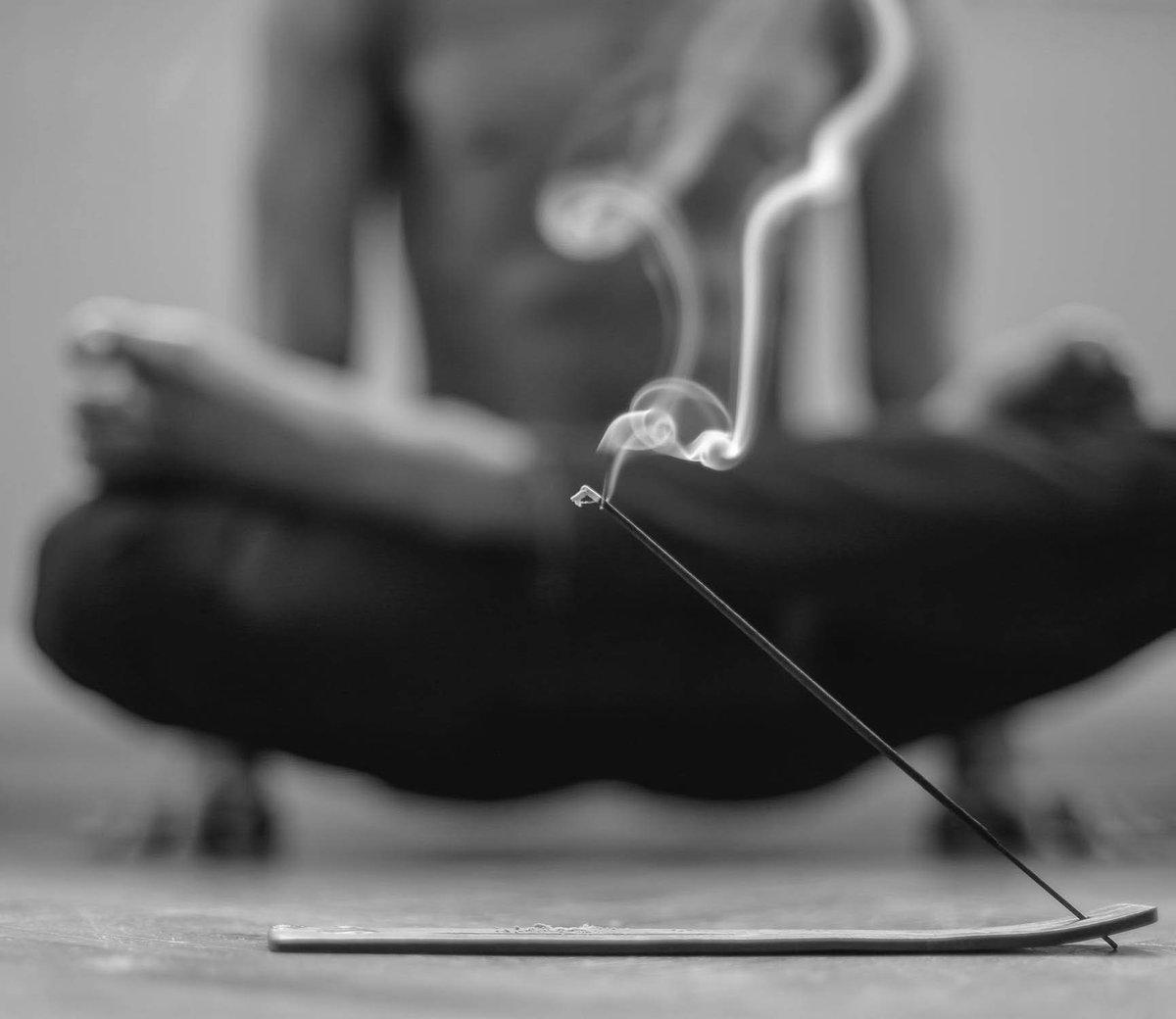 Inner peace of the mind is something that is shaped by the wisdom that 'this too shall pass' and is fueled by the energy of life experience and self-knowledge. 🔥☀️💦🌳⁣⁣ #blackmindsmatter #blm #wellbeing #yoga #peace #thinkiing #spirtualawakening #mental #mentalwellbeing