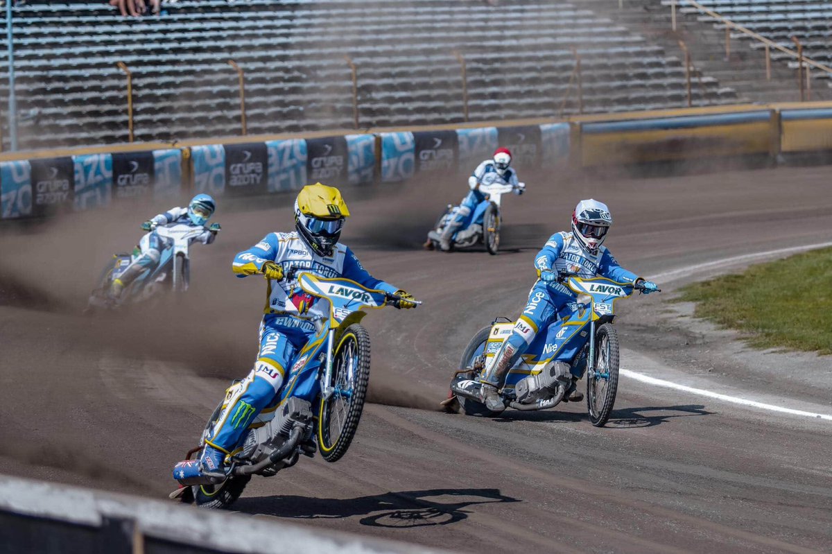KS_Torun's tweet photo. Zwycięstwo w Tarnowie i kolejne dwa punkty lądują na naszym koncie 😉💥 @UniaTarnowZSSA 3️⃣3️⃣:5️⃣7️⃣ eWinner Apator Toruń 💪🏻
#ŻyjeMyŻużlem #RazemSilniejsi https://t.co/Wpmr7Zaz8a