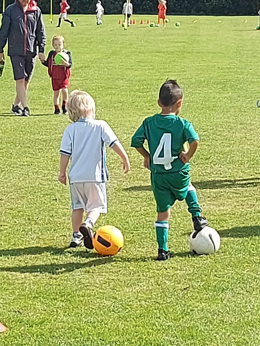 Pilkington FC juniors⚽️ PRE -SCHOOL footballers  following in their brothers  footsteps showing everyone how to be a captain. 😁@PilksMadrid <a href="/blighkate/">Kate</a>