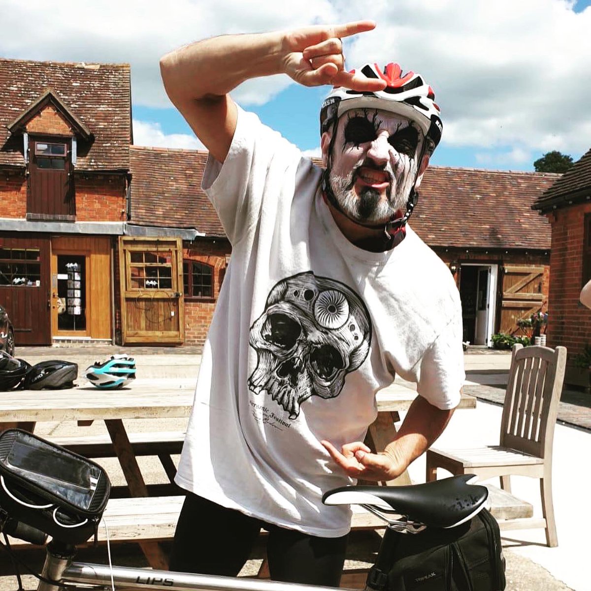 supersonicfest's tweet photo. We want to feel the Supersonic love 🖤🖤🖤
If you’re at home watching, send us a photo of you wearing your Supersonic Tee or share a photo of you at a past festival - tag #sofasonic 📸📸📸
Our festival manager Sean wore his @dennismcnett1 tee on a bike ride today!! 🚲 https://t.co/I3WkSygmWk