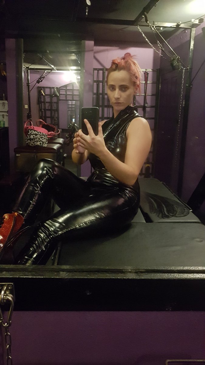 CrawltoAveena's tweet photo. When You sweat so much it has to be a messy bun job.

Want to help Me work up a sweat??
CrawltoAveena@gmail.com 

I have no space tomorrow after My one session that is booked so book now I'm advance to avoid disappointment.

#serveandobey https://t.co/0ty6w6LXfo