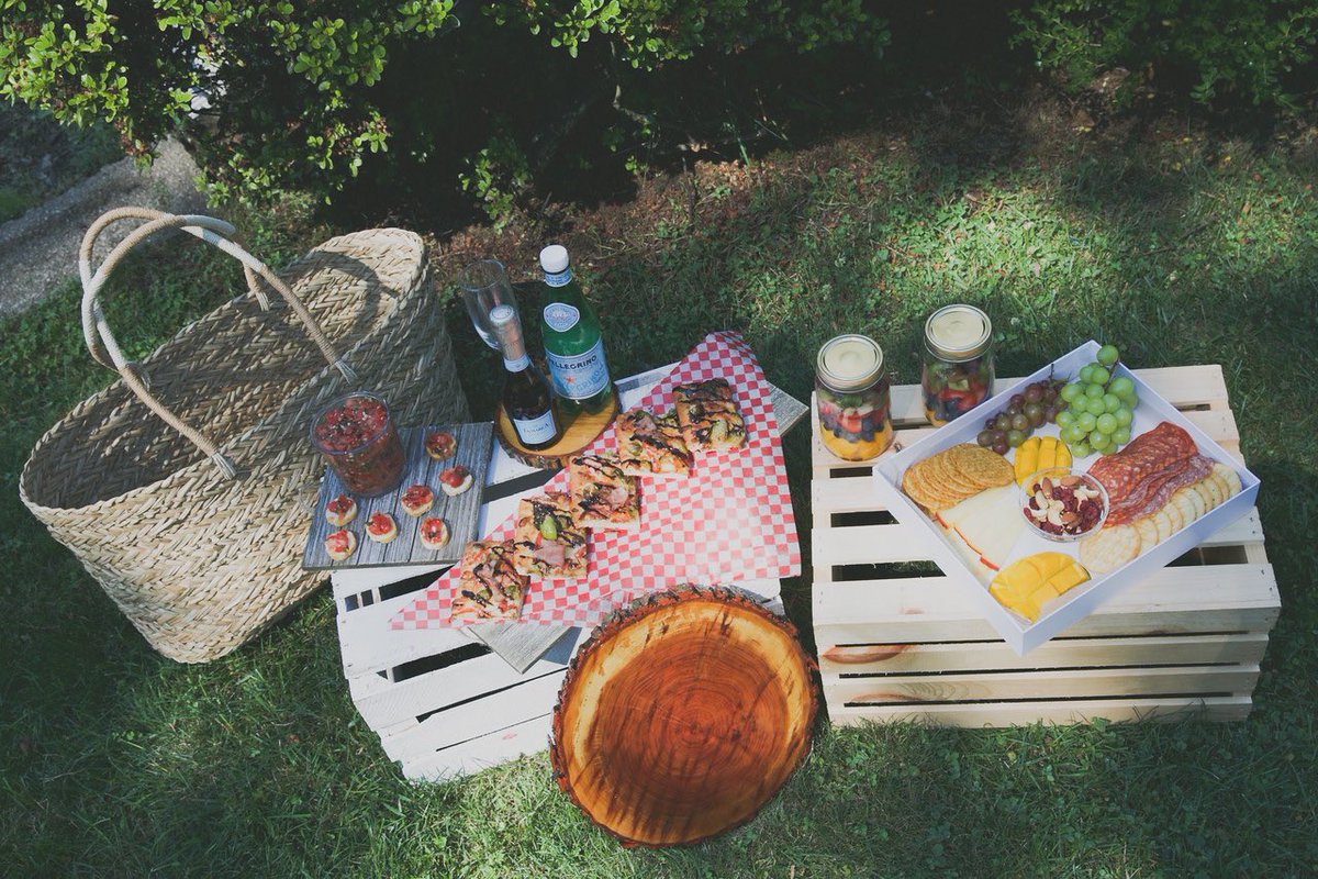 aariasxo's tweet photo. Planning a picnic date with your friends/significant other?👀 BitesnBask got ya covered!🧺🧀🍇
Just bring a blanket and we got the rest. Delivery is available in both NJ/NY. Follow us on IG @bitesnbask for more info! #smallbusiness https://t.co/jKkQpNiFxx