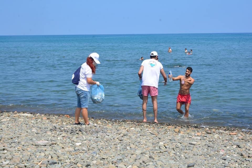 Arsuz Belediyesi “Tertemiz Bir Arsuz İçin!” sloganıyla başlattığı çöp toplama etkinliği ile çevremiz pırıl pırıl oldu. 👌💚💙

Lütfen çöp atma konusunda çevremize her zaman duyarlı olalım. 🙏🙏 

<a href="/ArsuzBelediyesi/">Arsuz Belediyesi</a> 👏👏
