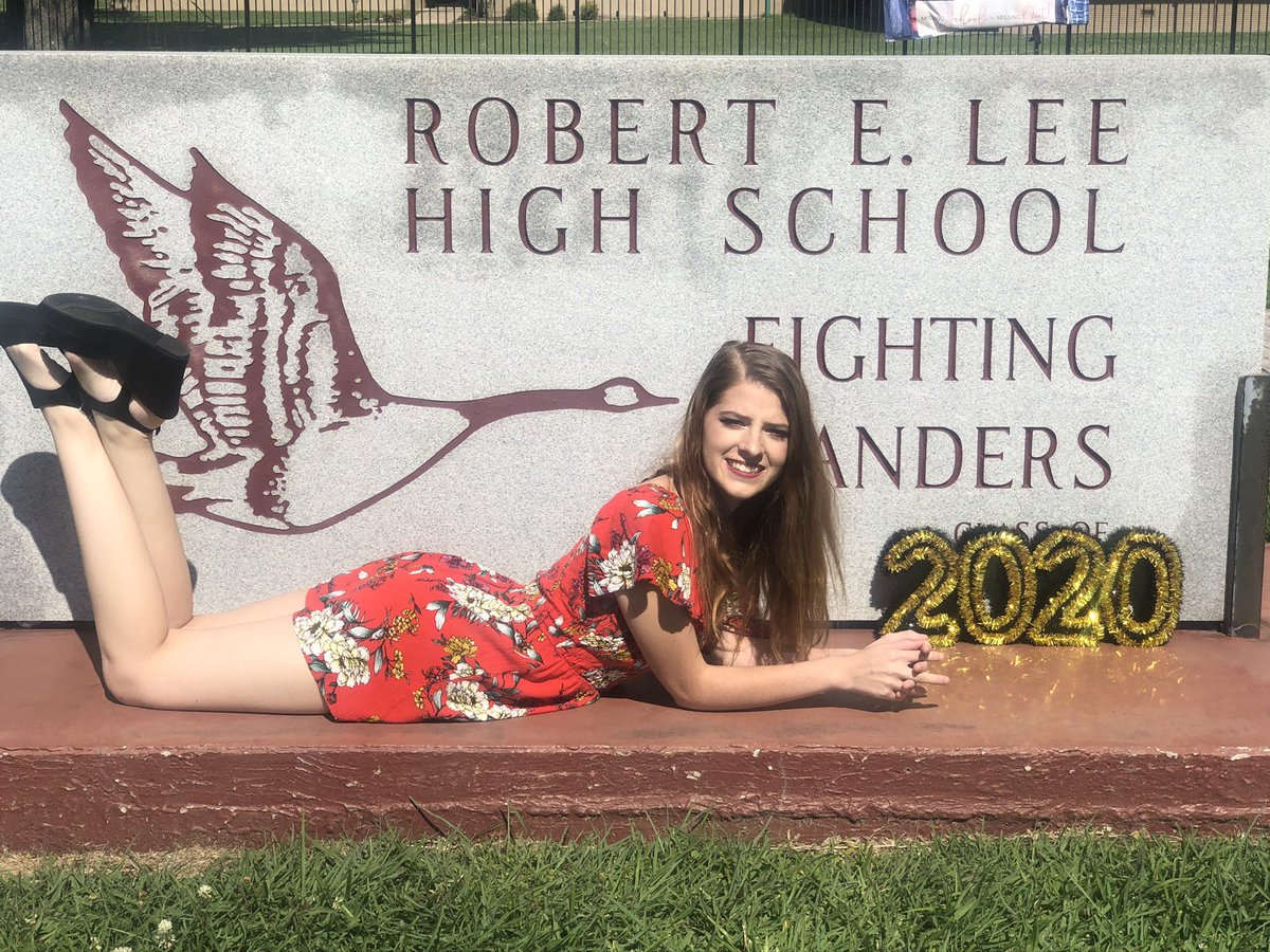 htx_pickle's tweet photo. We were supposed to graduate today😕 https://t.co/Kvb0iDiYgK