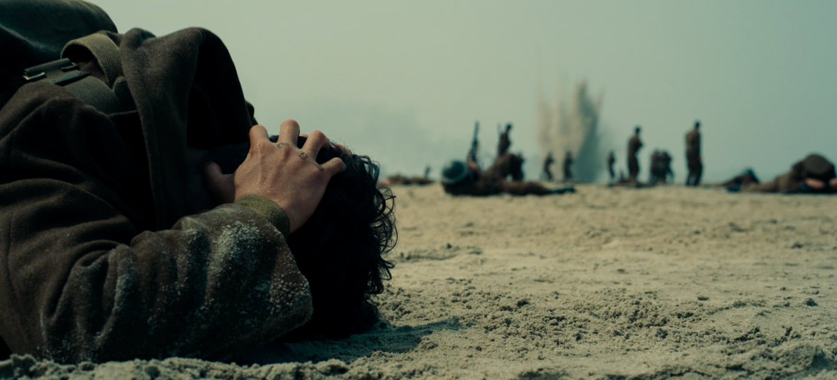NetflixFR's tweet photo. À COUVEEEEEEEEEERT ! 

Dunkerque, le film de Christopher Nolan, est disponible. https://t.co/Eo0cAEK78P