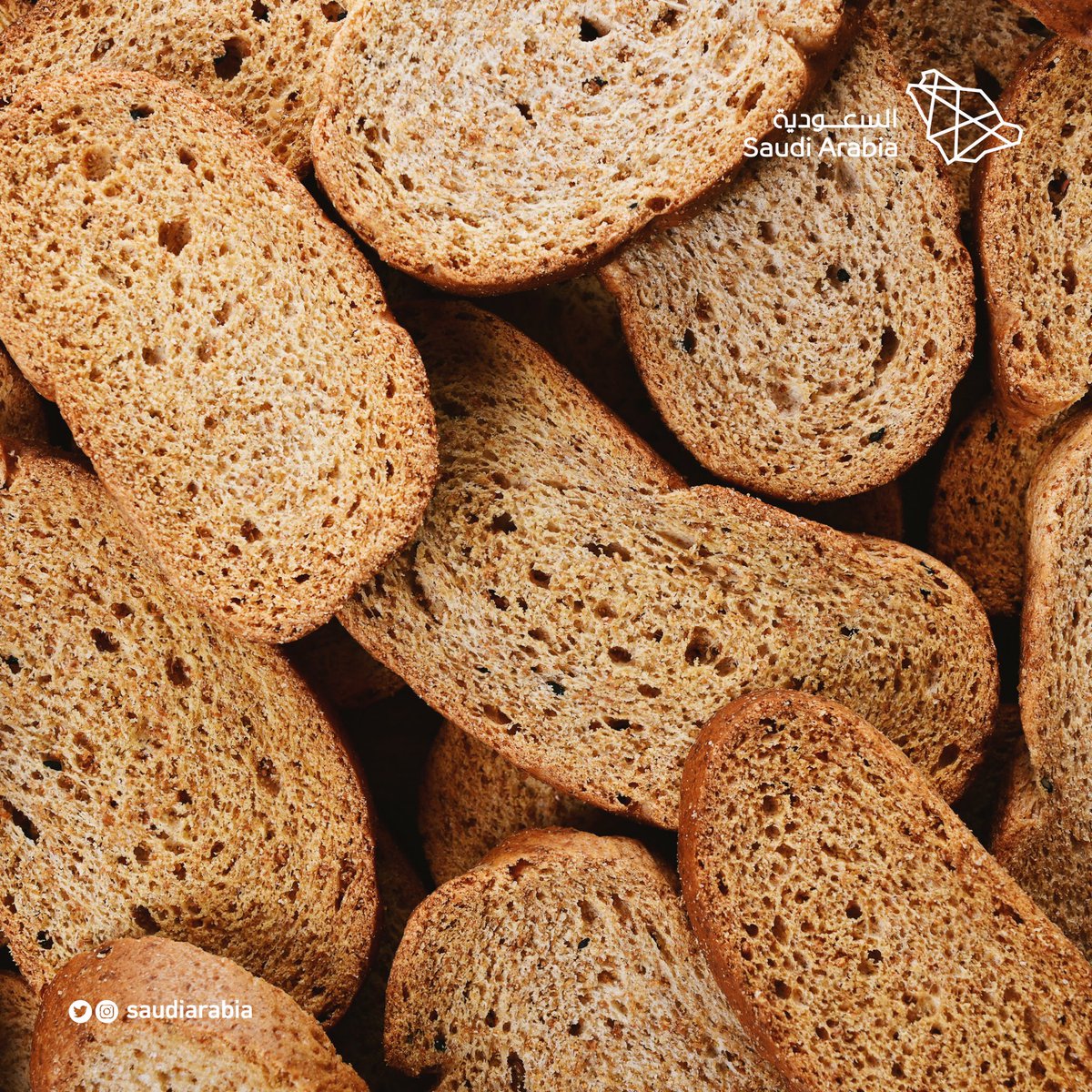 saudiarabia's tweet photo. Madina's streets are home to mouthwatering aromas. With street food unparalleled, Madina is a foodie's paradise. From manto, shriek, shabura, fool and tameez, fatoota, and burek, #Madina always finds a way to include a local spin on traditional dishes. #Saudi #SaudiArabia #KSA https://t.co/OEEAzfFN9j