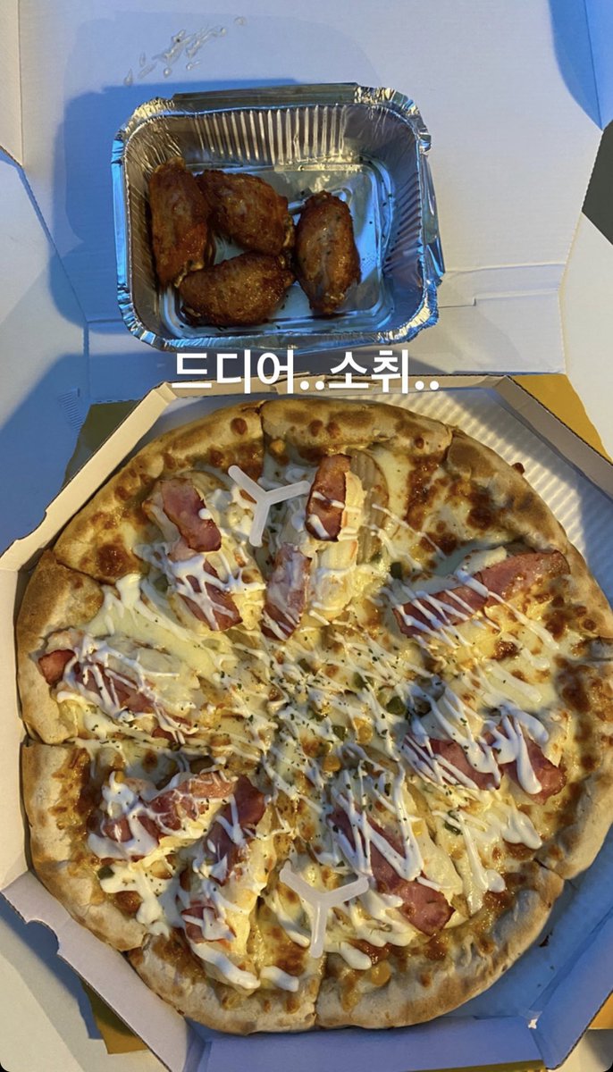 TheRosePhil's tweet photo. [IG]
2007019

#Hajoon Instagram Story Update (3/3)🌹✨

드디어. 소취...

[TRANS.] finally. 

#더로즈 #이하준 #TheRose #밴드 #band https://t.co/ufENU8mcwP