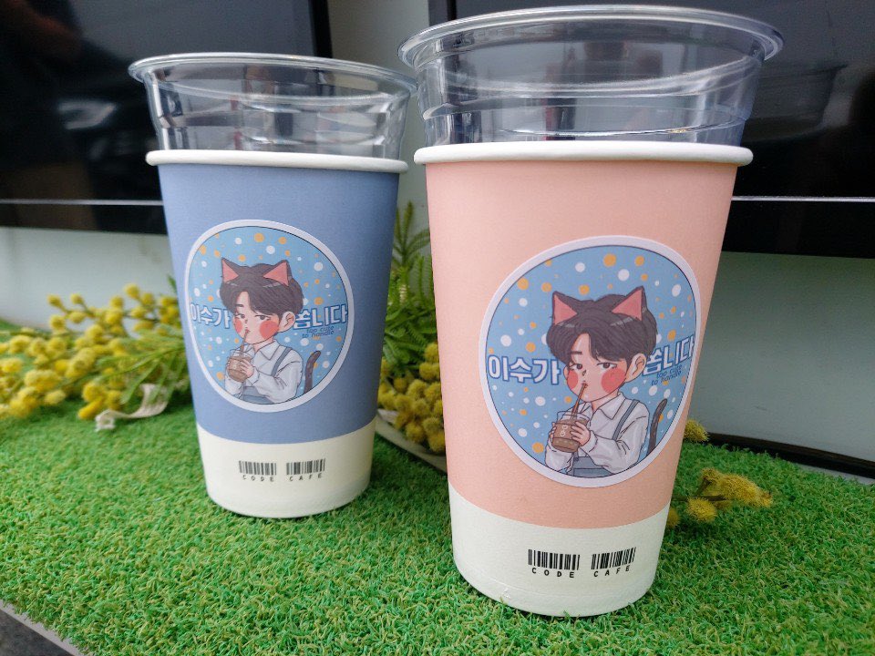 _peachxslate's tweet photo. เรามีโอกาสได้ส่งฟู้ดทรัคให้น้อง แง กินอิ่มๆนะค้าบ

ทางร้านบอกว่าพอน้องมาถึงกองน้องก็สั่งไอซ์อเมริกาโน่กินก่อนเลย พอถ่ายเสร็จน้องก็มาถ่ายรูปกับรถ แก้วในมือน้องสั่งคาราเมลมัคคิอาโต้กินอีกแก้วค่ะ😭💘

드라마 촬영 잘 해내길 바라고 언제나 응원해줄게요. 💗🤍💗🤍  @officialtwt_OSW https://t.co/6WZfpn5jEF