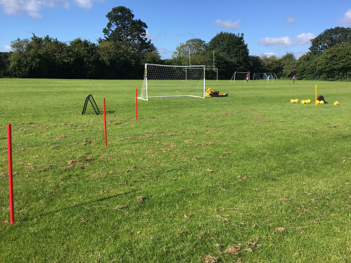 haworth_andy's tweet photo. From paper via @SSPlanner to real life via @longfordparkjfc. And who says it always rains in Manchester. #grassrootsfootball #goalkeeping #HappyCoaching https://t.co/ncL5YuDsRI