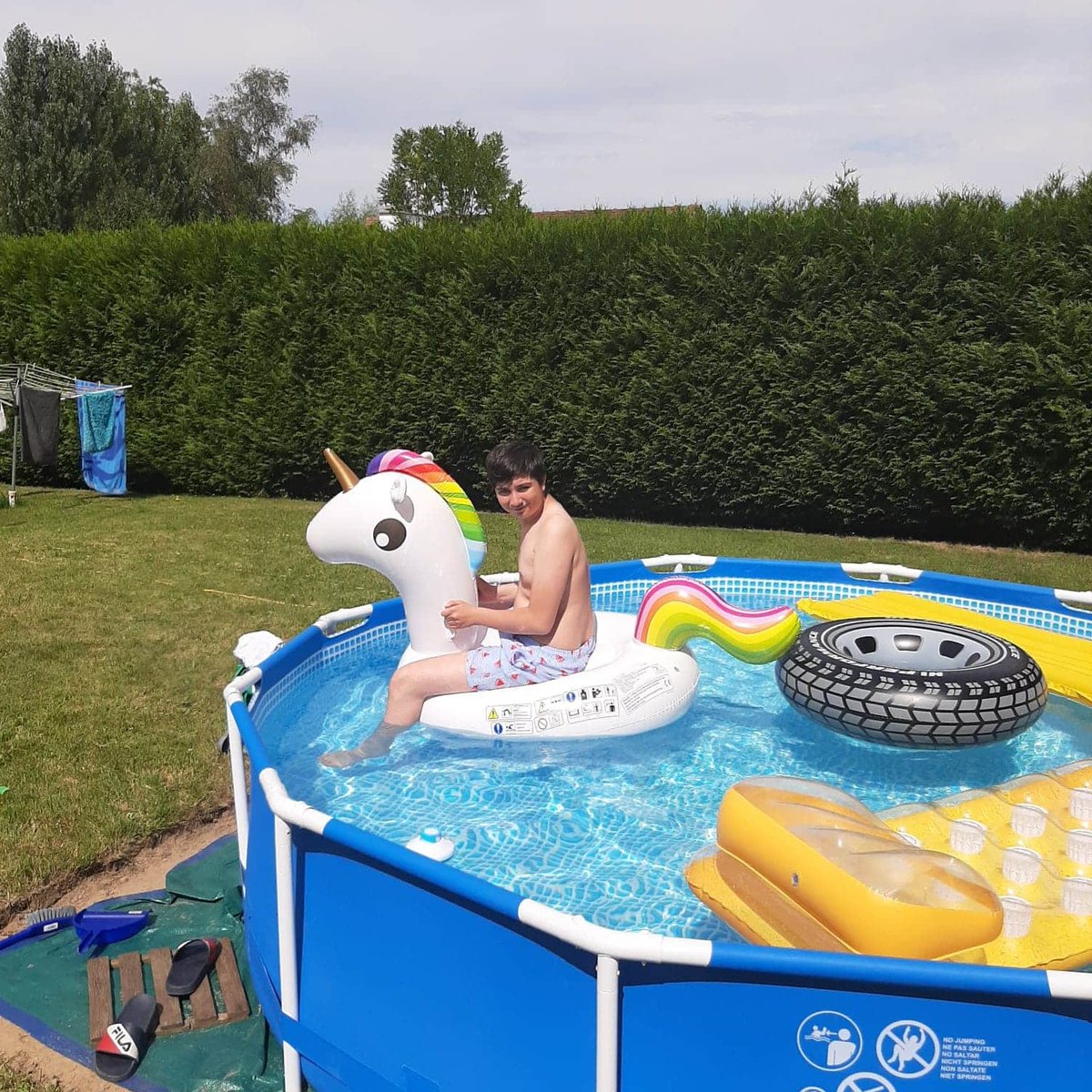 NGram2007's tweet photo. #NouvellePhotoDeProfil la felicità di essere in acqua https://t.co/biKGNXqTYw