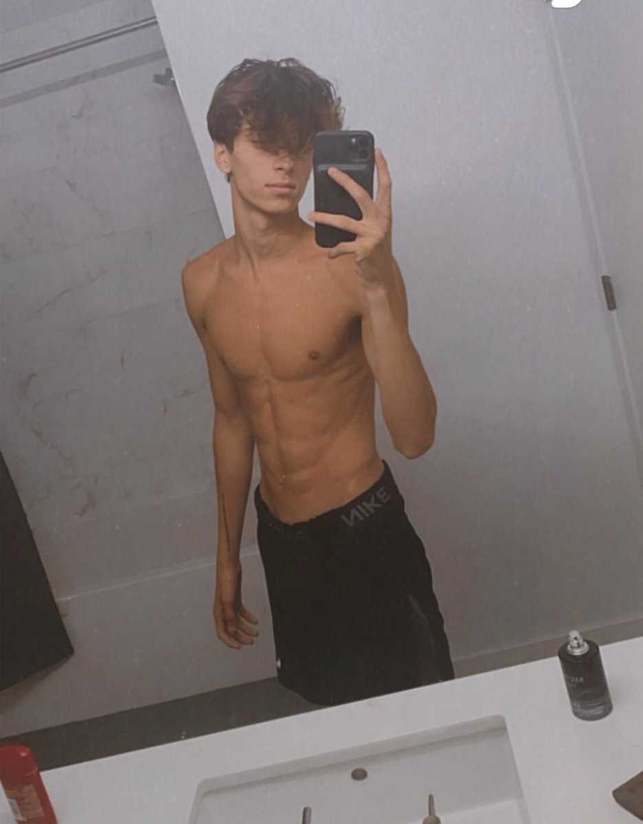 God0fEnd34's tweet image. I am Ares. Young God of war. Bringer of chaos. Conquerer of realms. Bow before me humans for I am your new master. 

Open Rp
NSFW
Bisexual (no preference as he’s a god)
Like and rt please